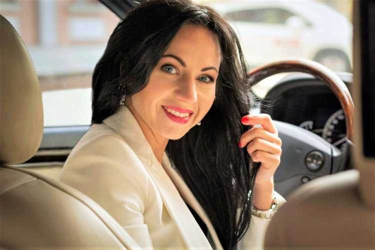 Обеспеченная девушка