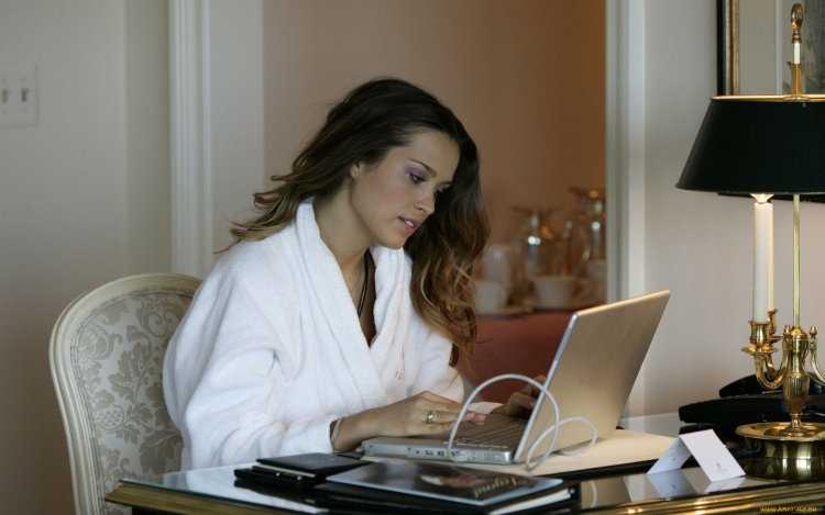 Фотосессия за рабочим столом