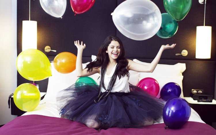 Селена Гомес шары