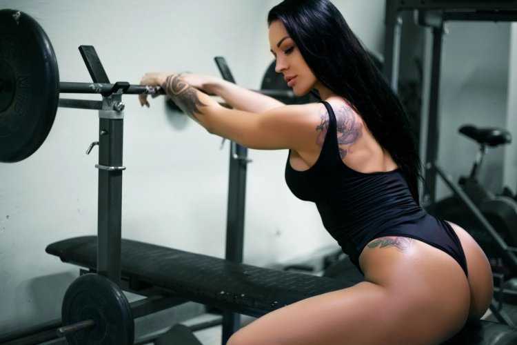 Франческа Джеймс спортзале