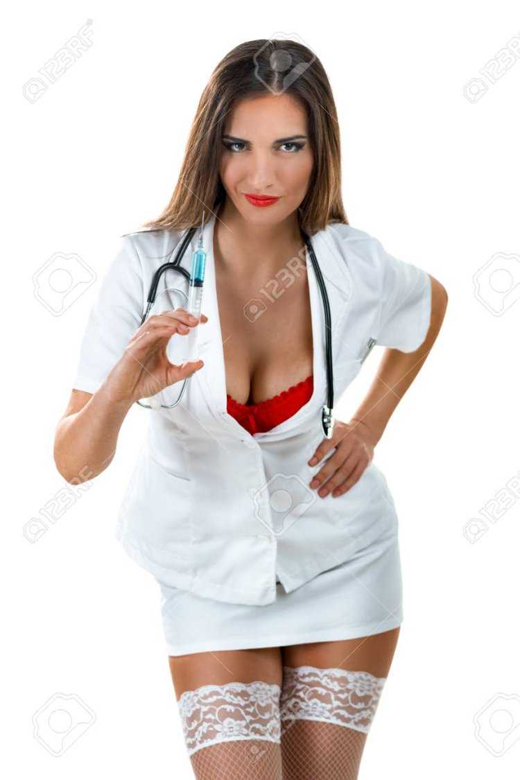 Медсестра с уколом