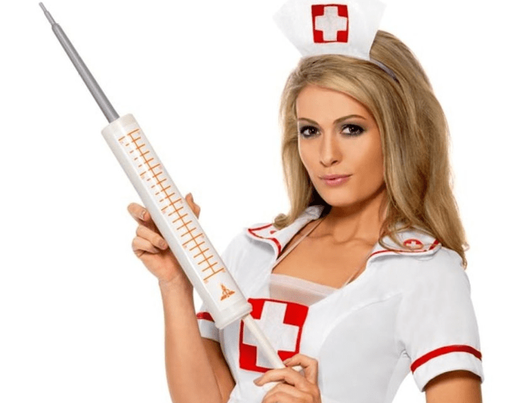 Медсестра со шприцом