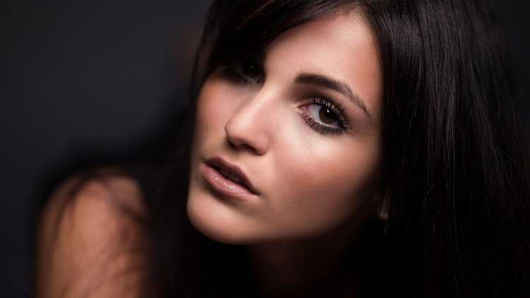 Брюнетки с карими глазами фото