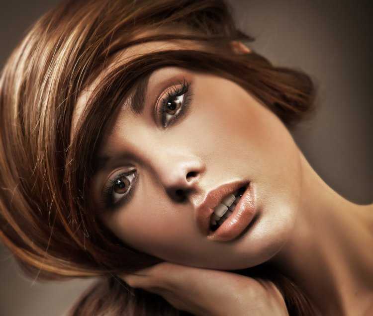 Красивое лицо девушки