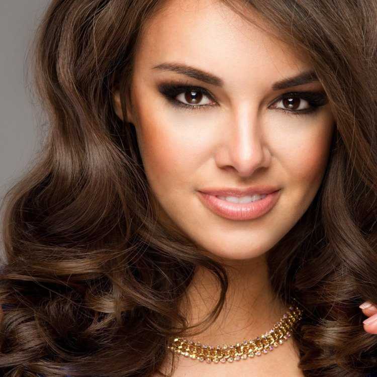 Брюнетка мелированная с карими глазами62