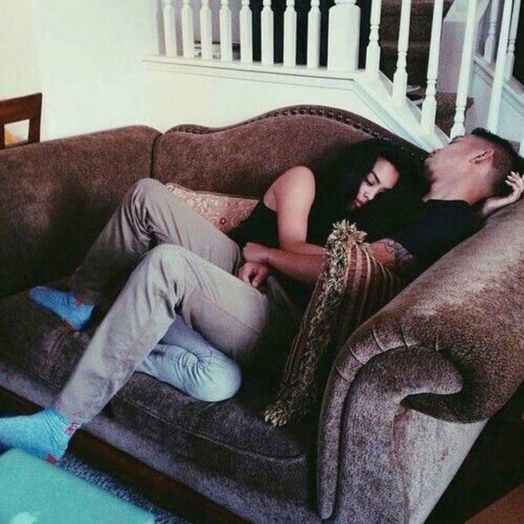 Девушка с парнем на двинае