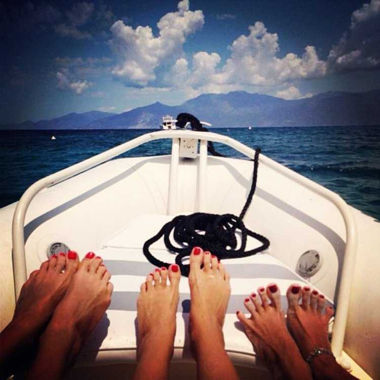 Ноги на яхте