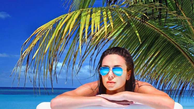 Море пальмы девушка