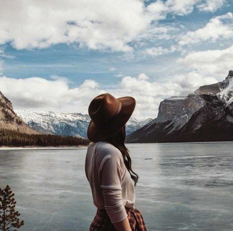 Девушка море горы