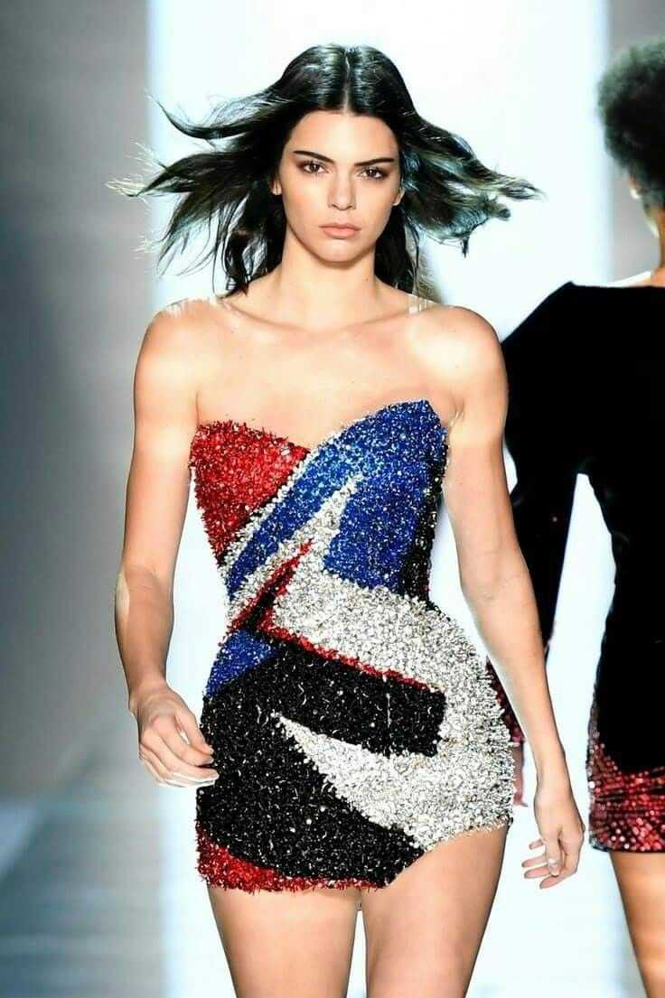 Кендалл Дженнер на подиуме