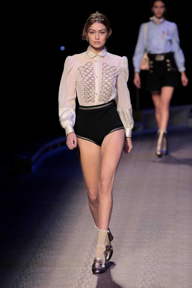 Девушка на подиуме