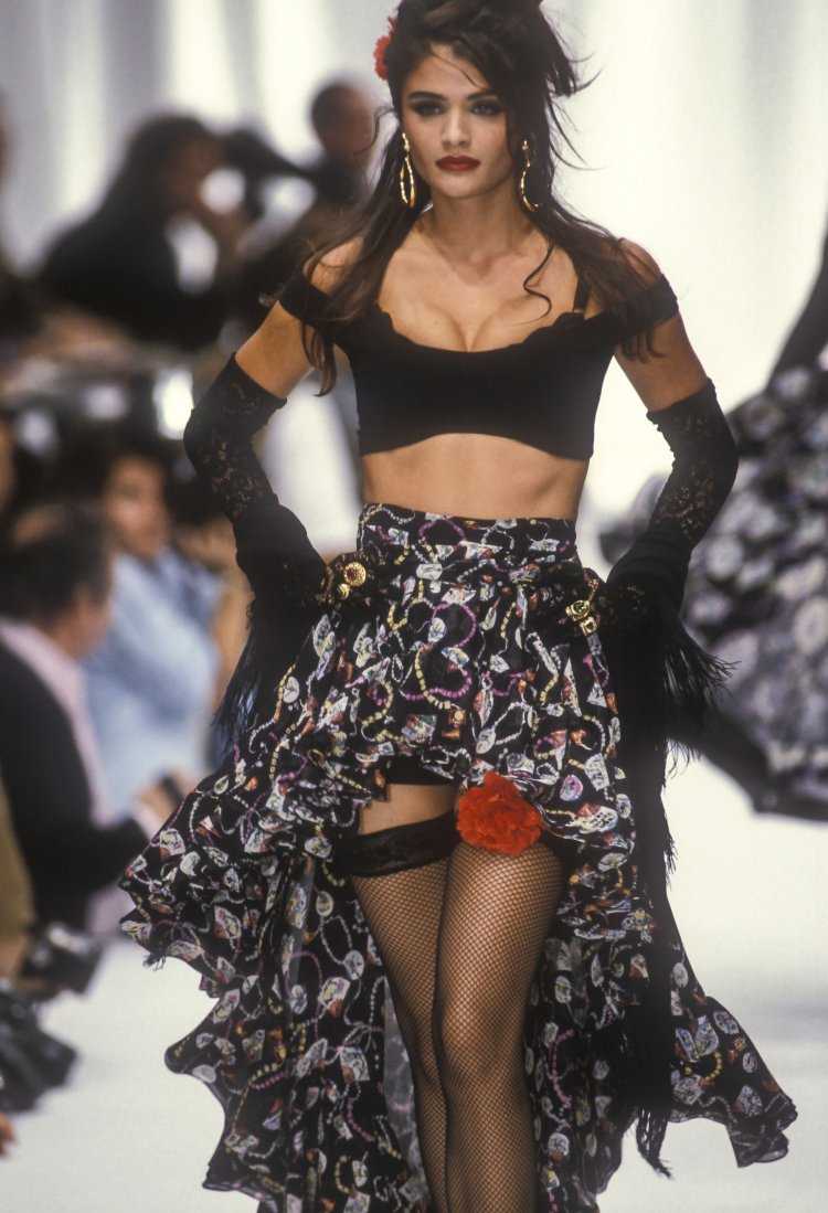 Показ моделей на подиуме