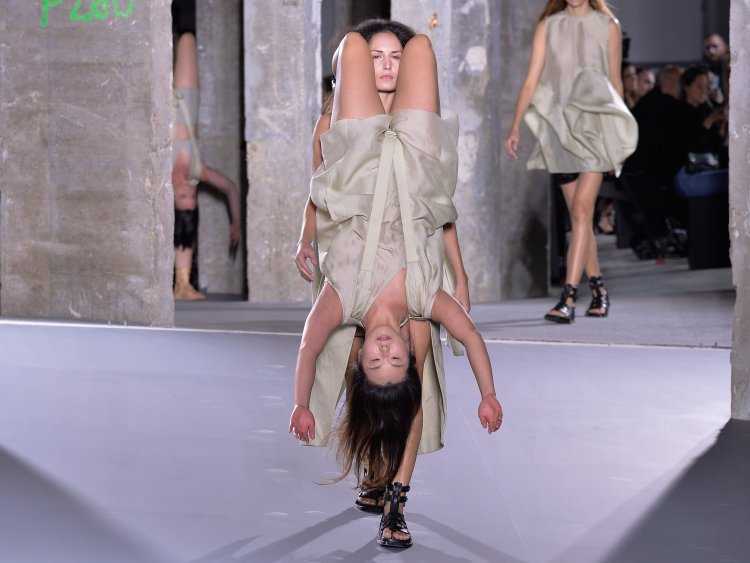 Девушка на подиуме