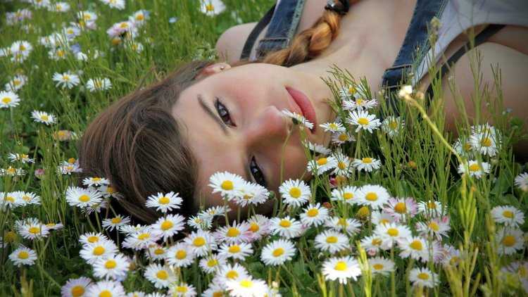 Ромашковое поле Аня