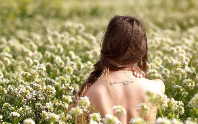 Девушка со спины