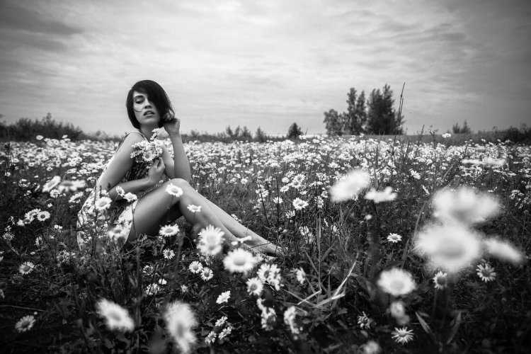 Девушка в поле