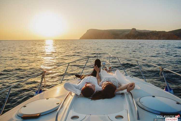 Романтическая прогулка на яхте