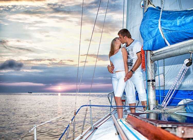 Романтическая прогулка на яхте