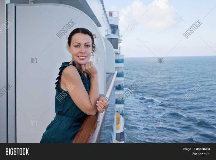 Женщина на лайнере