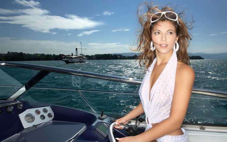 Джессика Нельсон на яхте