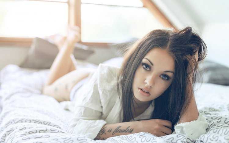 Брюнетка с голубыми глазами — сокровенные фантазии