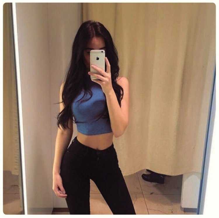 Селфи девушек в полный рост