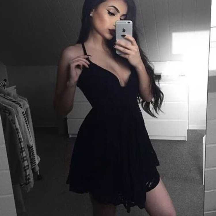 Селфи в черном платье