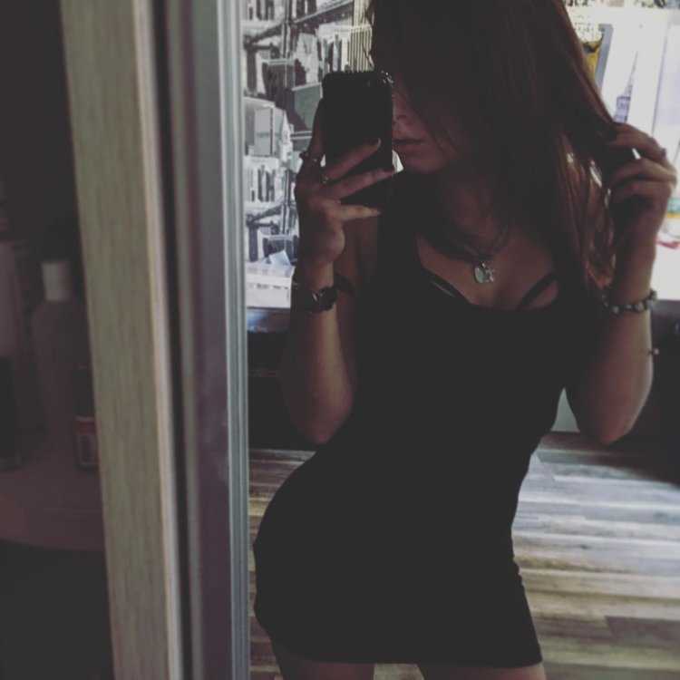 Таня Орлова в платье