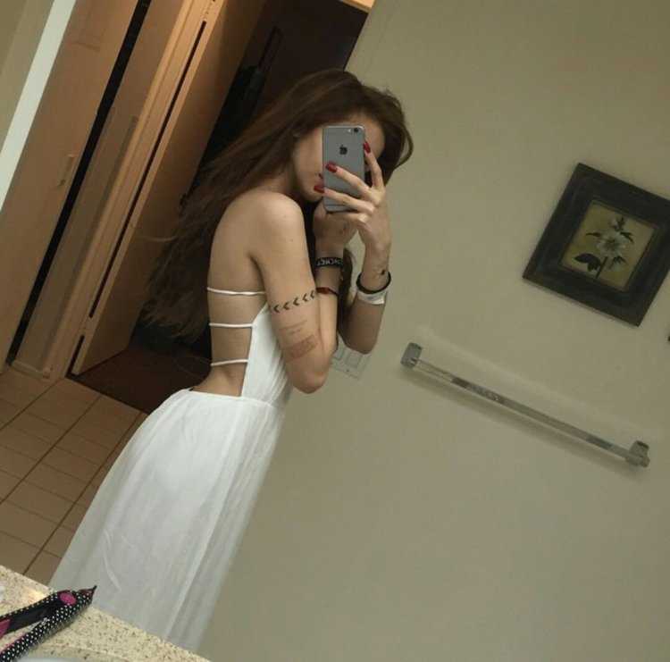 Мэгги Линдеманн в зеркале