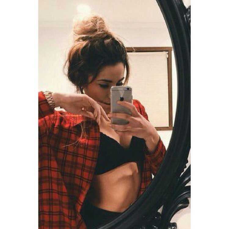 Девушка в зеркале