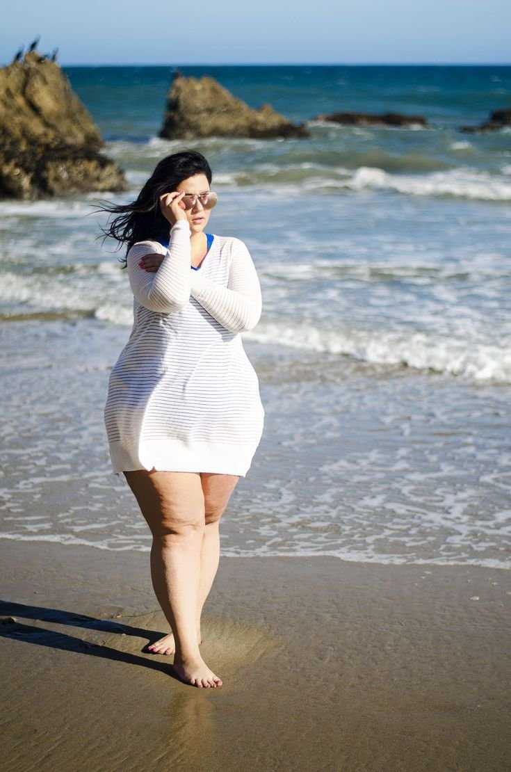 Полные девушки на море