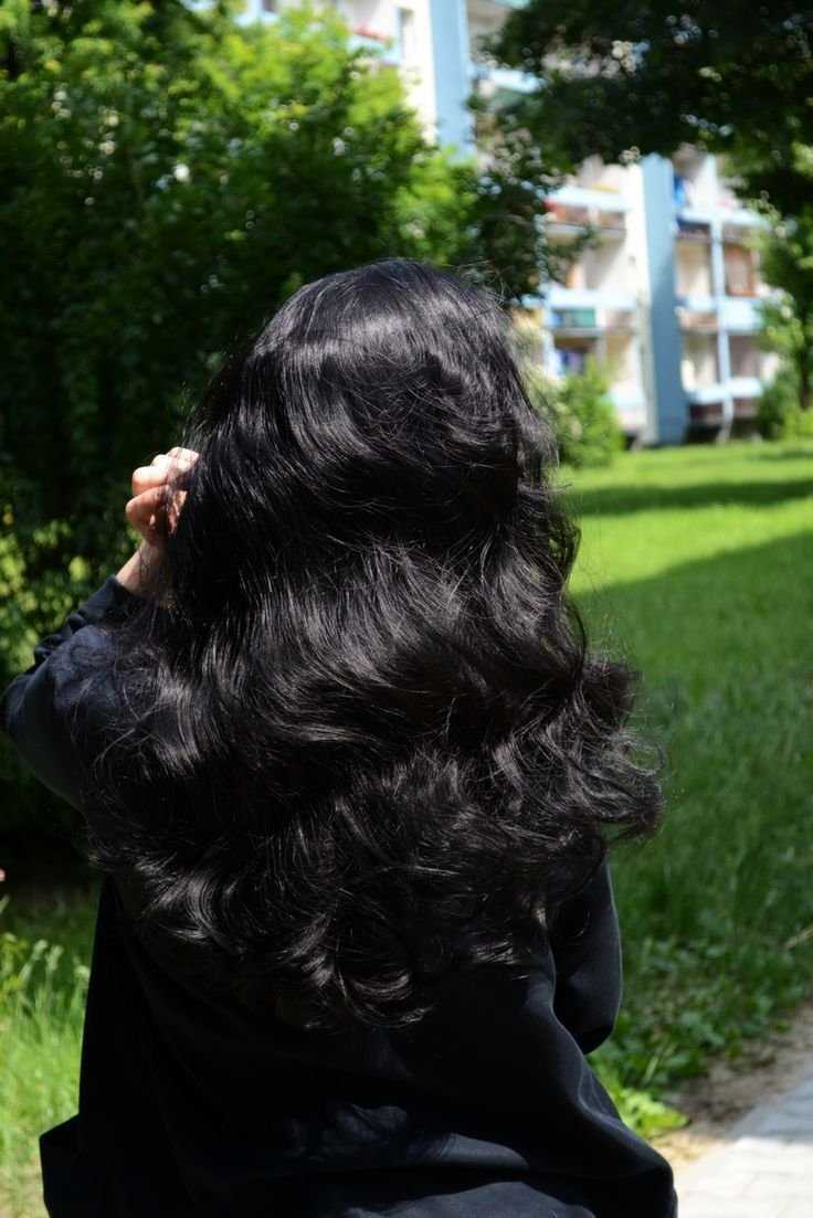 Брюнетка полненькая без лица