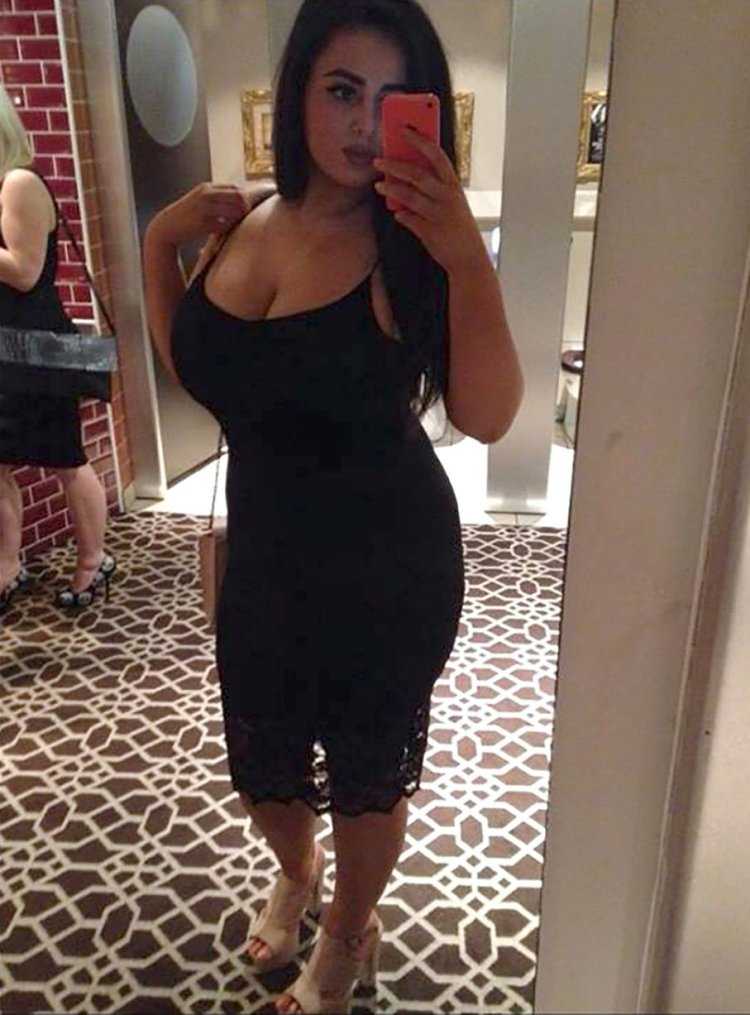 София Адамс плюс сайз