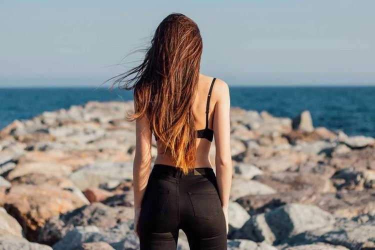 Женщина сзади