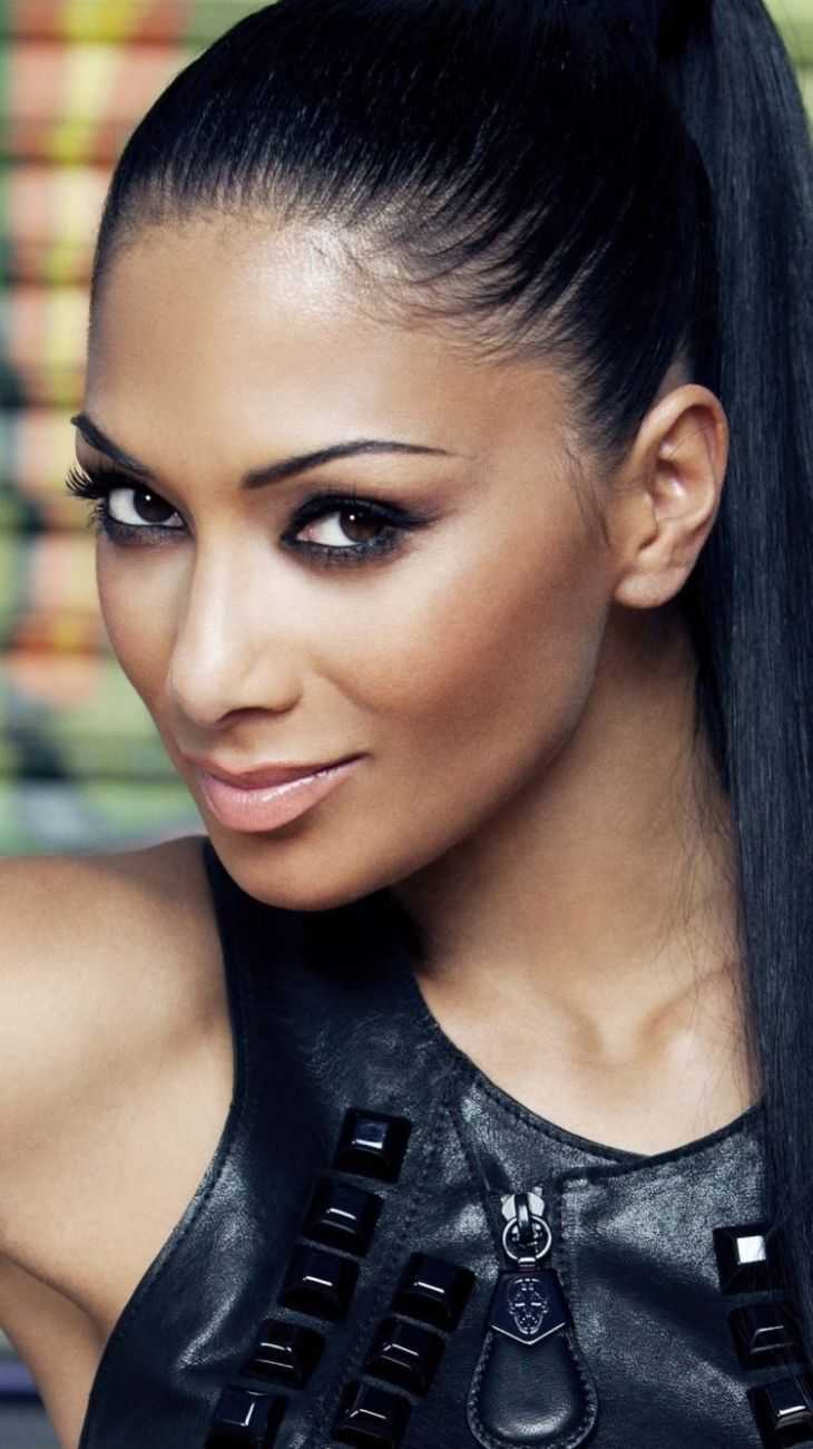 Певица Николь Шерзингер