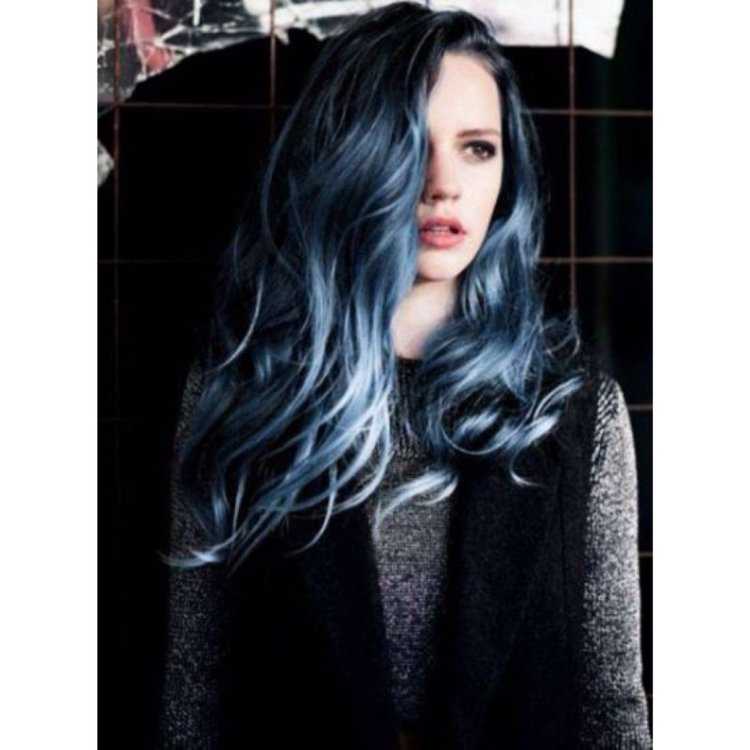 Белые пряди на темных волосах