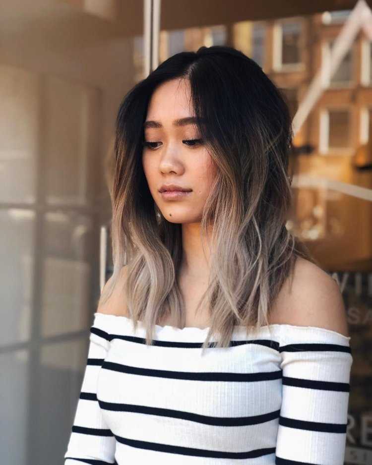 Пряди у лица