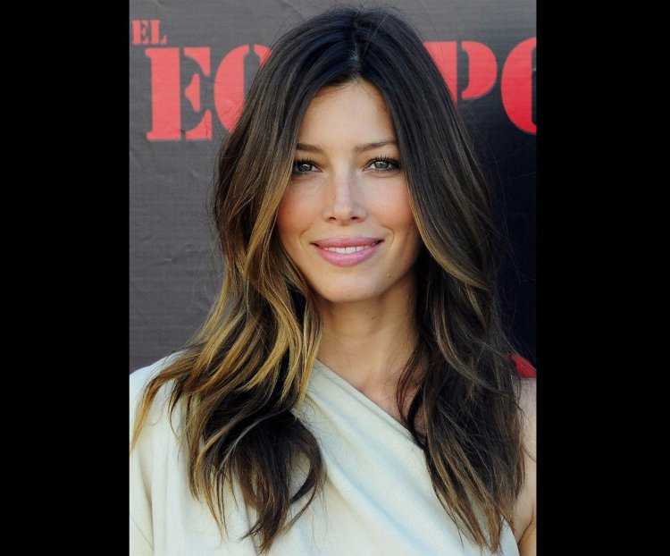 Светлые пряди у лица с челкой