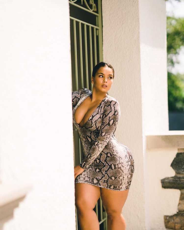 Памела Медина плюс сайз