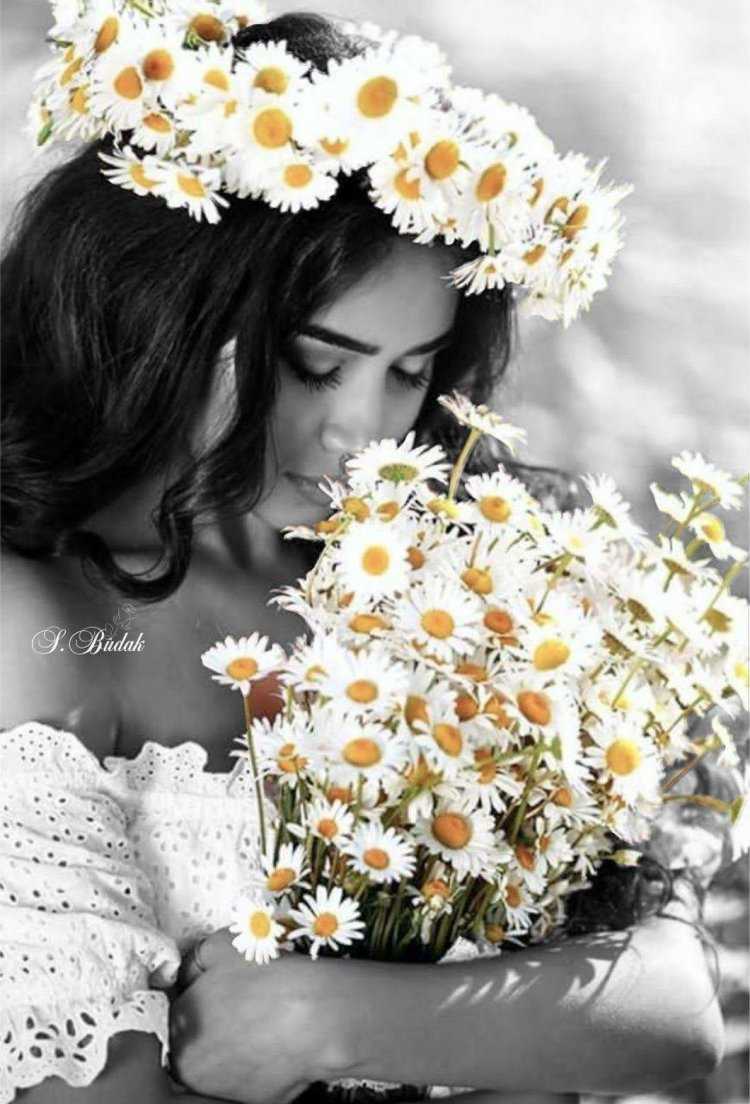 Девушка с ромашками в волосах