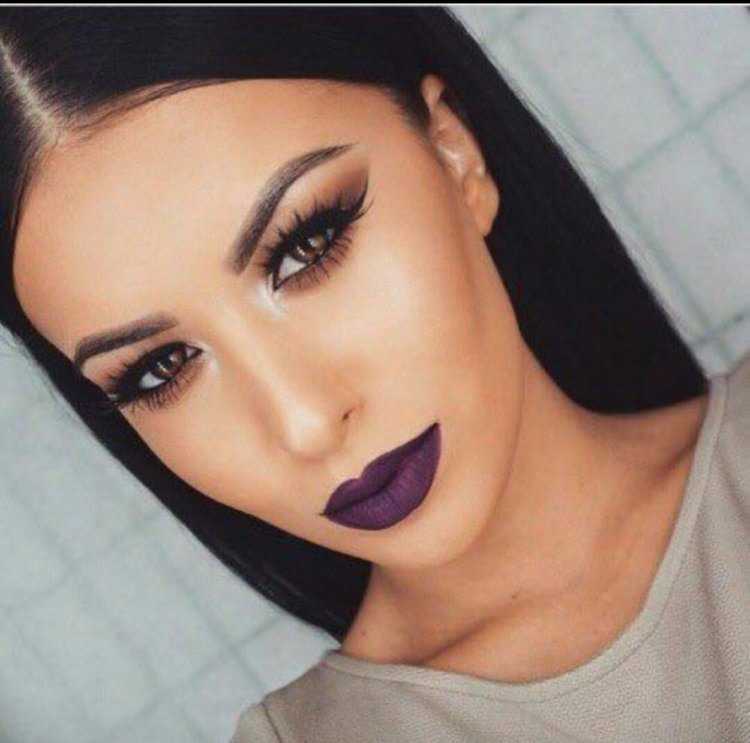 Темно фиолетовая помада