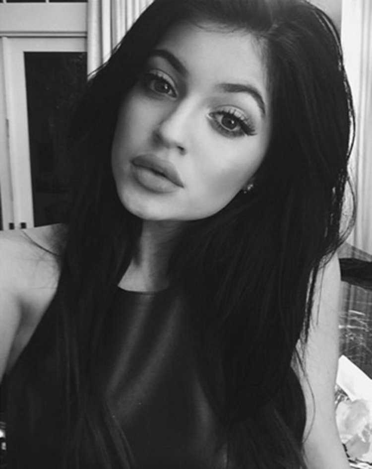 Красивые девушки с пухлыми губами