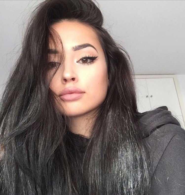 Селфи девушек с черными волосами