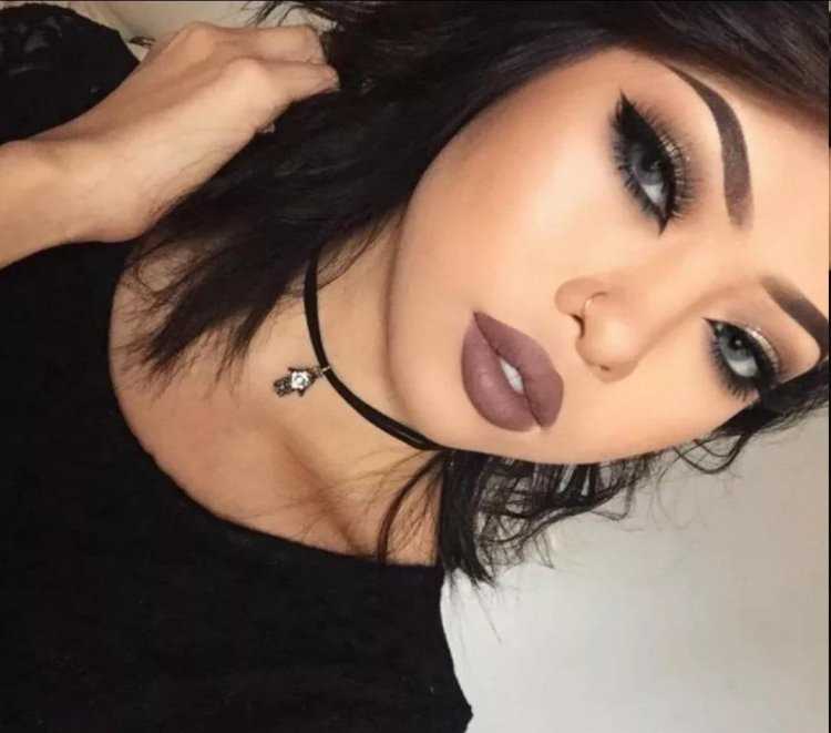 Макияж с накаченными губами