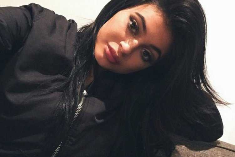 Кайли Дженнер 17 лет селфи