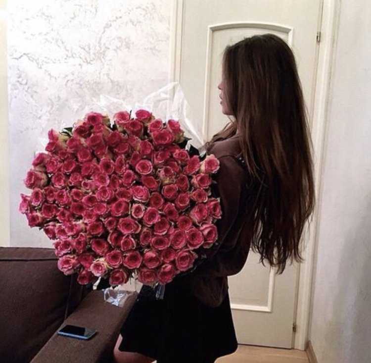 Селфи с букетом цветов