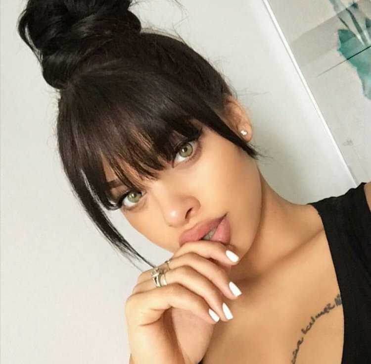 Хлоя де Баррос: стройные линии челки