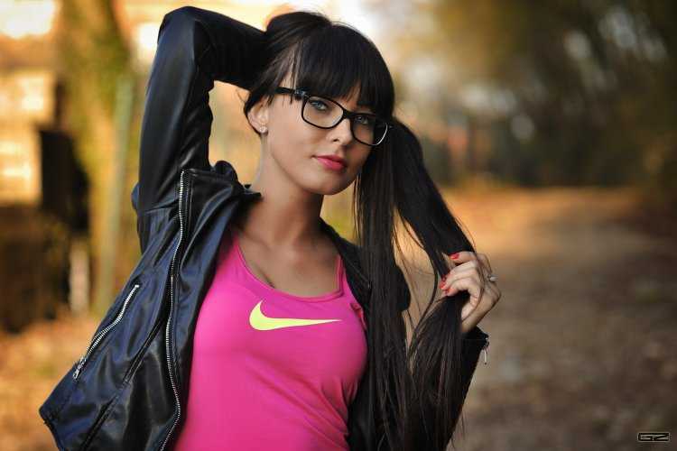 Красивые девушки в очках