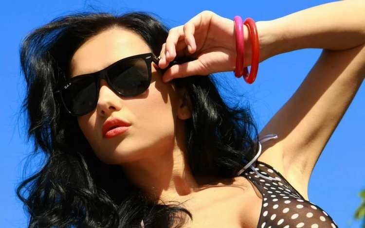 Знойные красотки с фоном