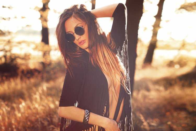 Брюнетки в очках от солнца на аву